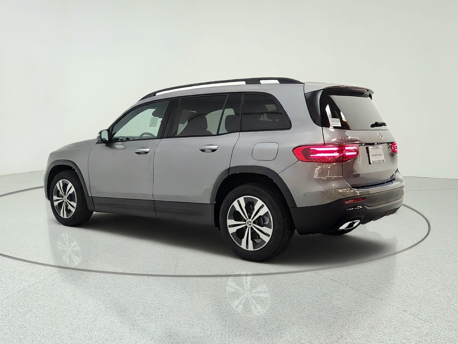 New 2026 Mountain Grey Metallic Mercedes-Benz GLB 250 SUV image 7