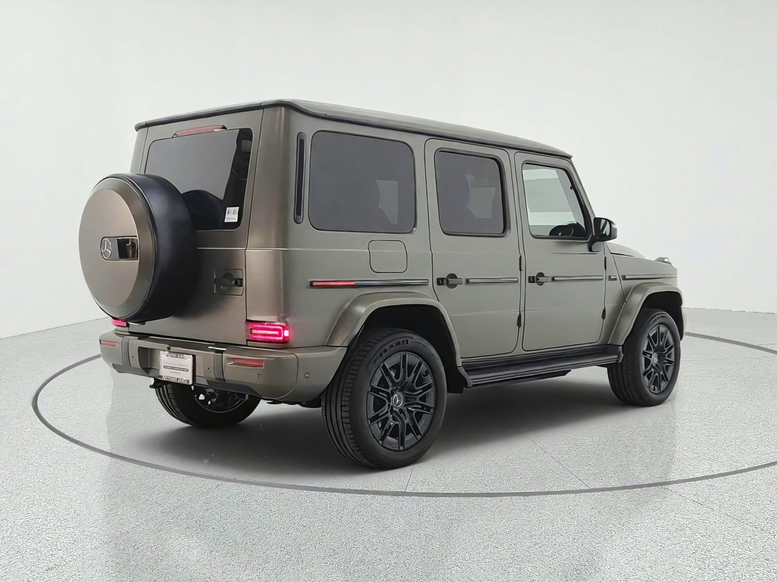 New 2027 MANUFAKTUR Dark Olive Green Magno Mercedes-Benz G 580e SUV image 5