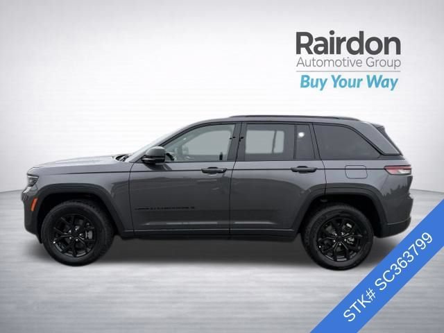 Used 2025 Baltic Gray Metallic Clearcoat Jeep Altitude image 4