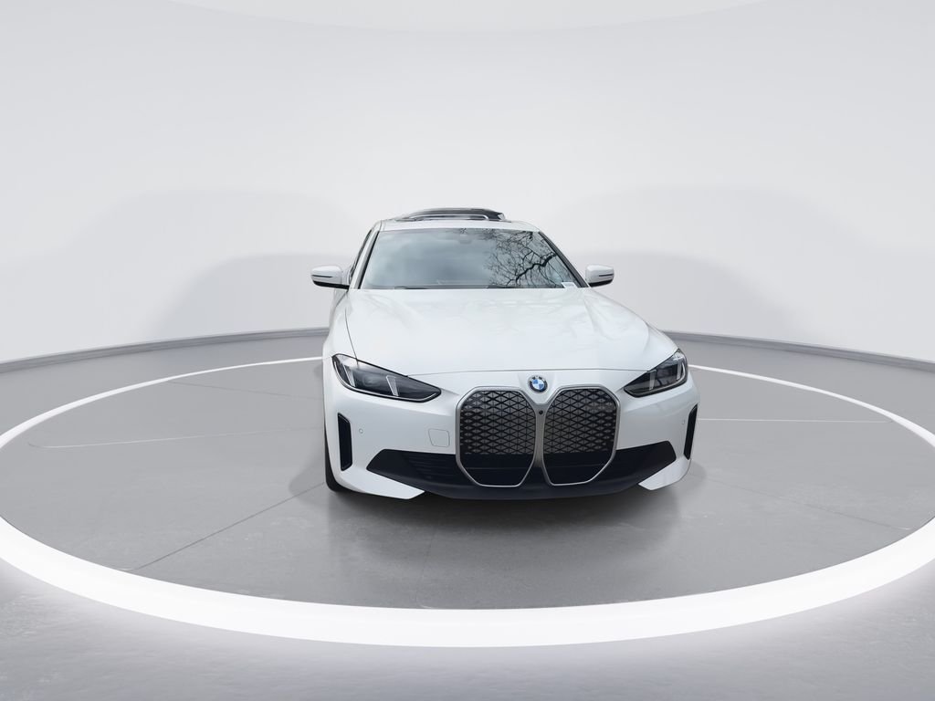 Used 2026 Alpine White BMW xDrive40 image 3