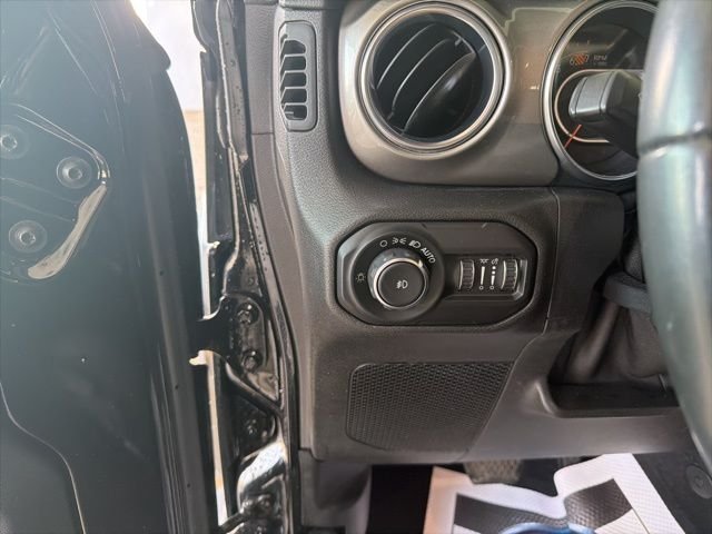 Used 2019 Black Jeep Unlimited Sahara image 11