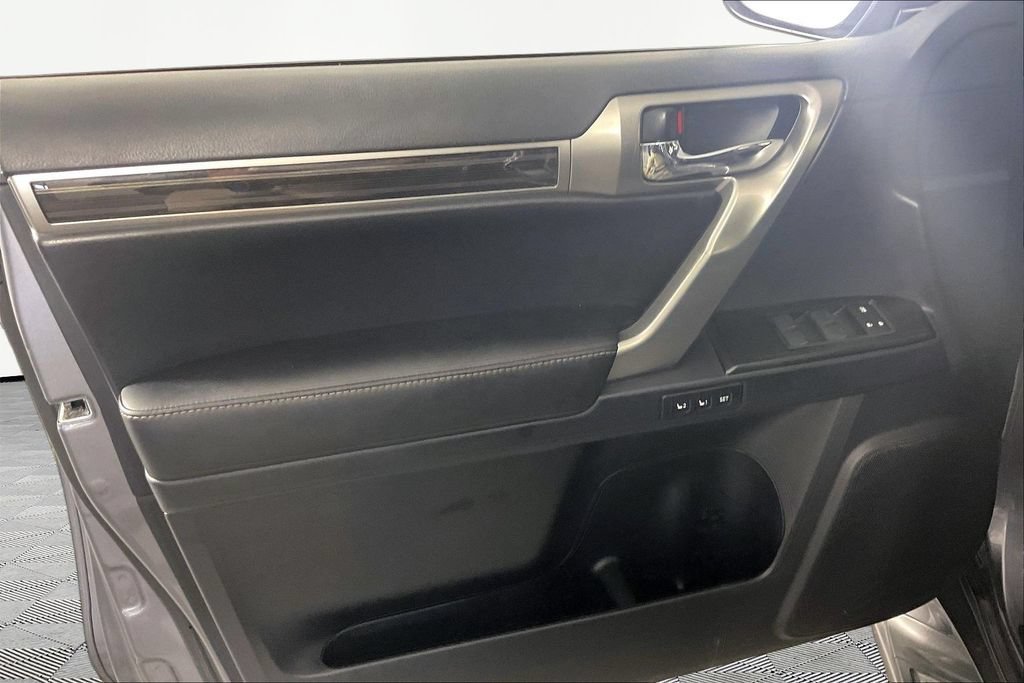 Used 2022 Gray Lexus Luxury image 19