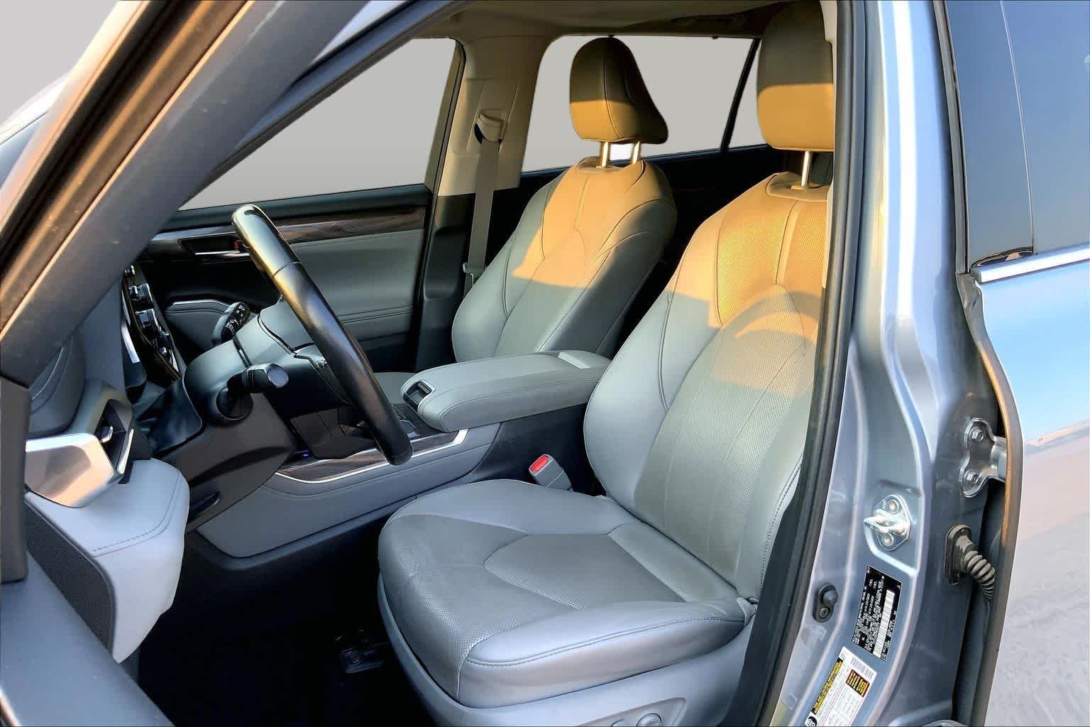 Used 2021 Moon Dust Toyota Limited image 8