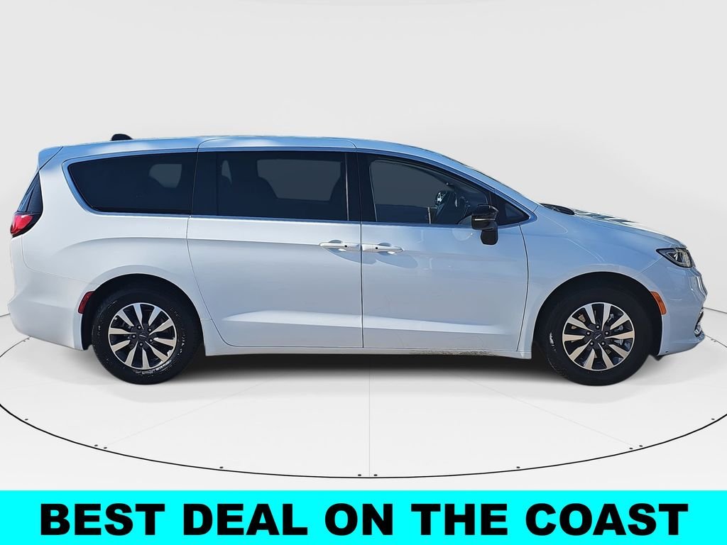 Used 2024 Chrysler Pacifica PHEV Select with VIN 2C4RC1S71RR170918 for sale in Watsonville, CA