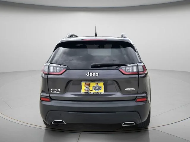Used 2022 Gray Jeep Latitude Lux image 6