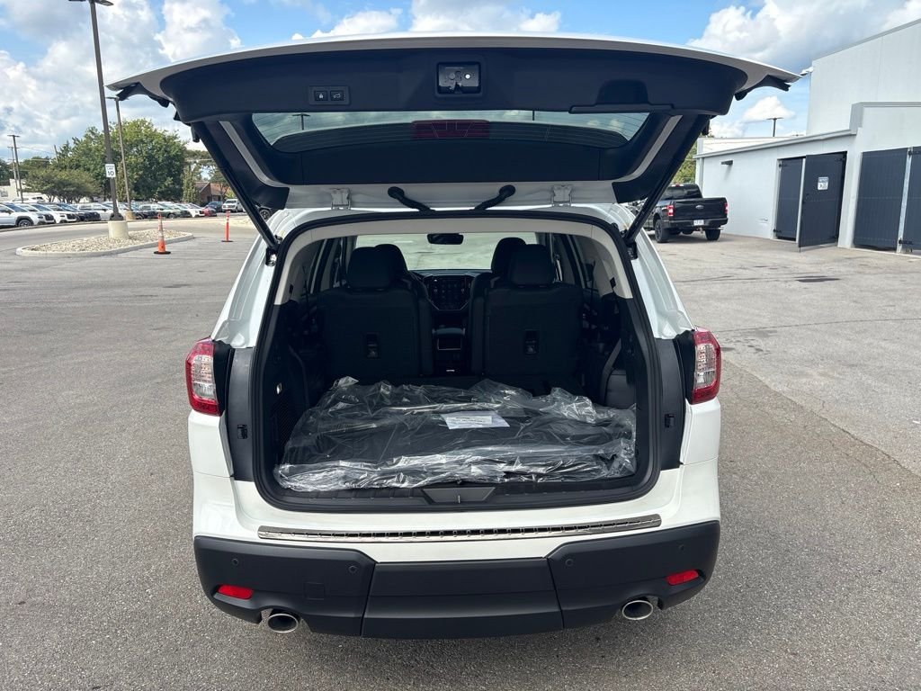 New 2027 CRYSTAL WHITE PEARL Subaru Premium 7-Passenger image 8