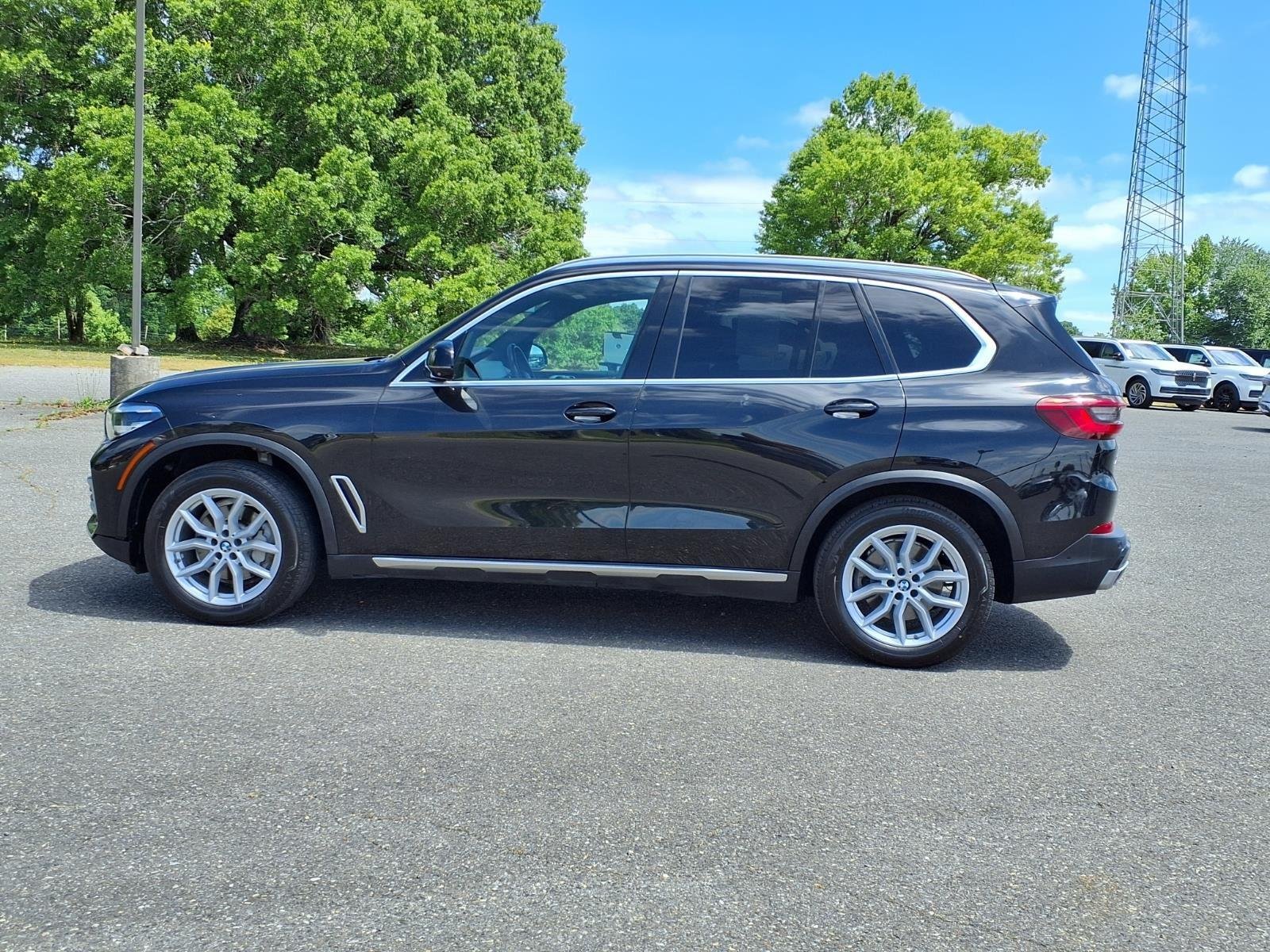 Used 2020 Black Sapphire Metallic BMW sDrive40i image 3