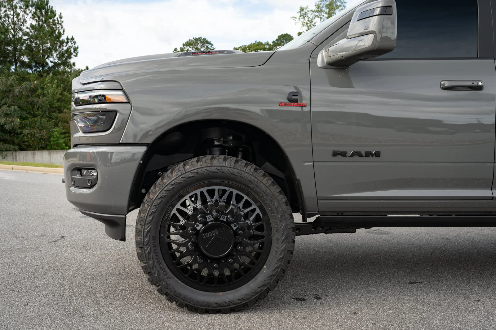 New 2026 Ceramic Gray Clear-Coat Exterior Paint RAM Laramie image 11