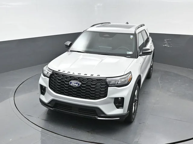 New 2027 Avalanche Gray Ford ST-Line image 21