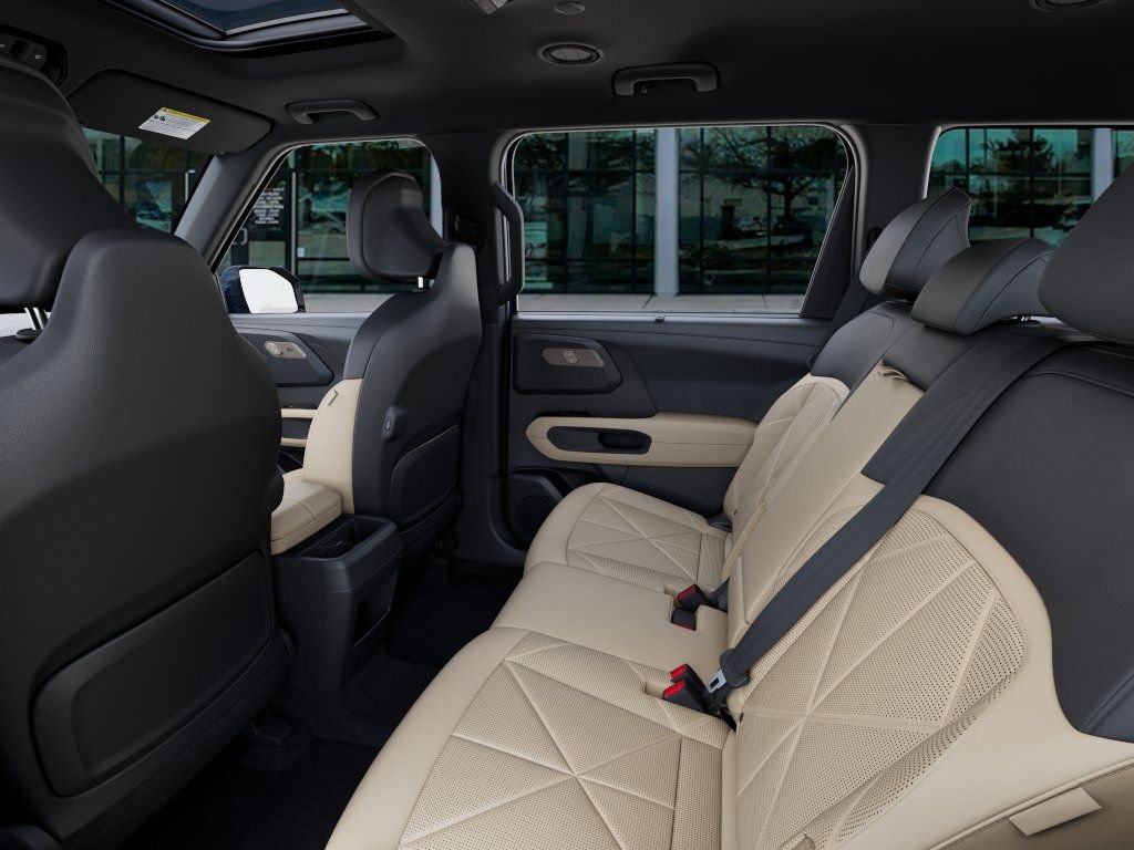 New 2027 Black Kia  image 18
