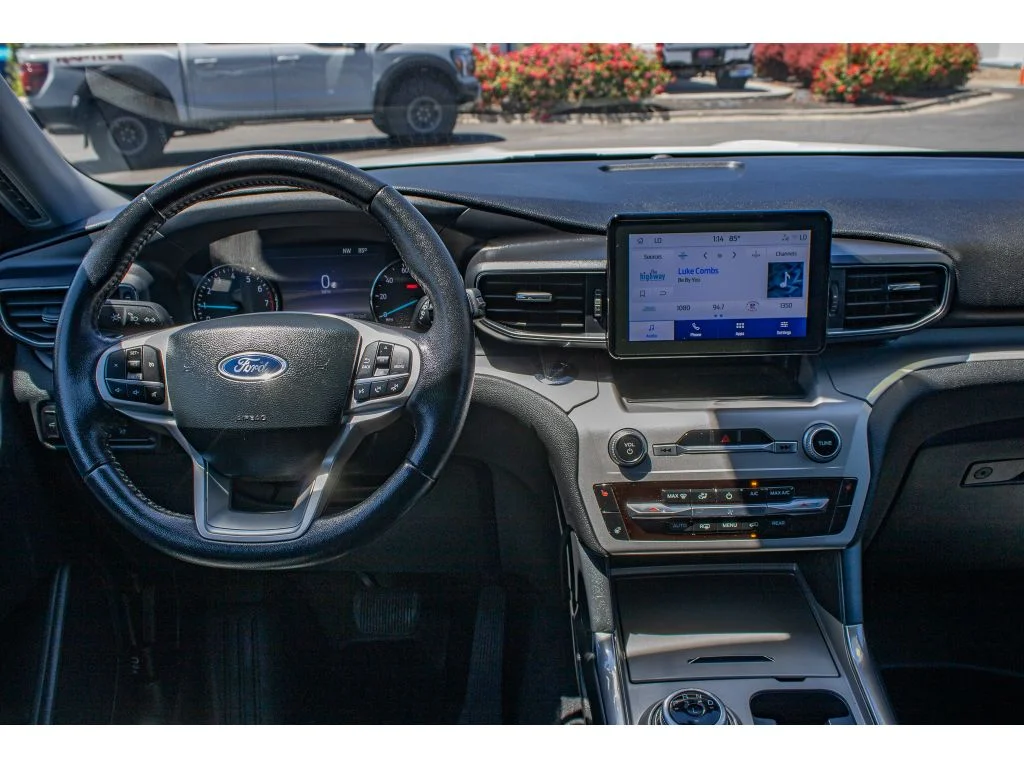Used 2023 Oxford White Ford XLT image 26