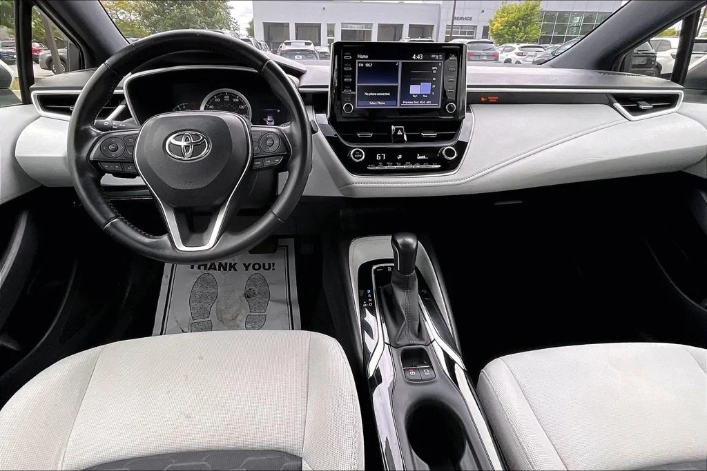 Used 2019 White Toyota SE image 18