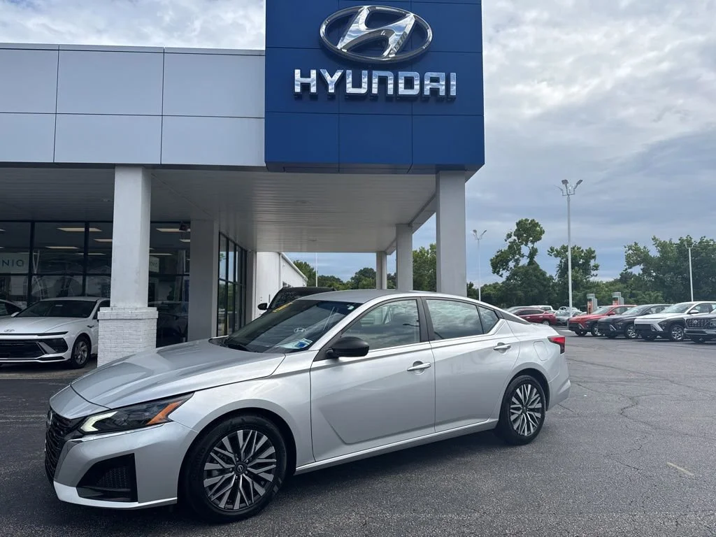 Used 2024 Silver Nissan 2.5 SV image 1