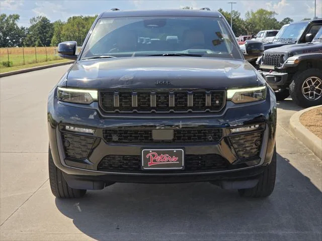 New 2027 High-Gloss Black Paint Jeep Summit image 2