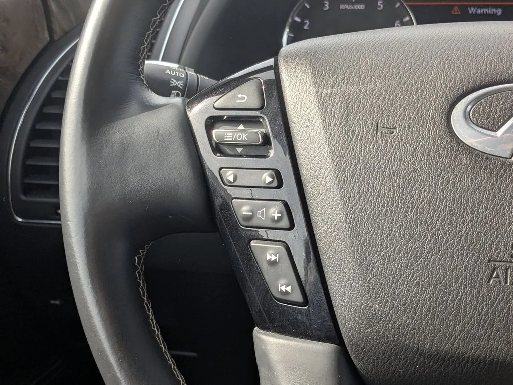 Used 2024 Gray INFINITI Premium Select image 24