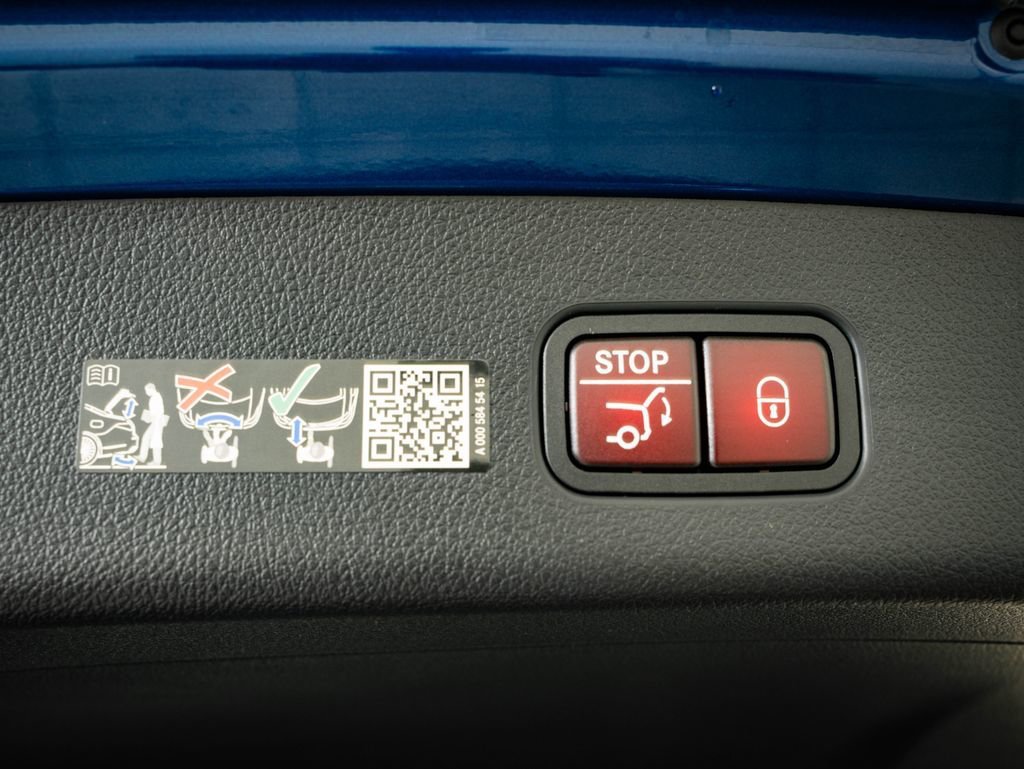 New 2026 Starling Blue Metallic Mercedes-Benz GLC 300 image 20
