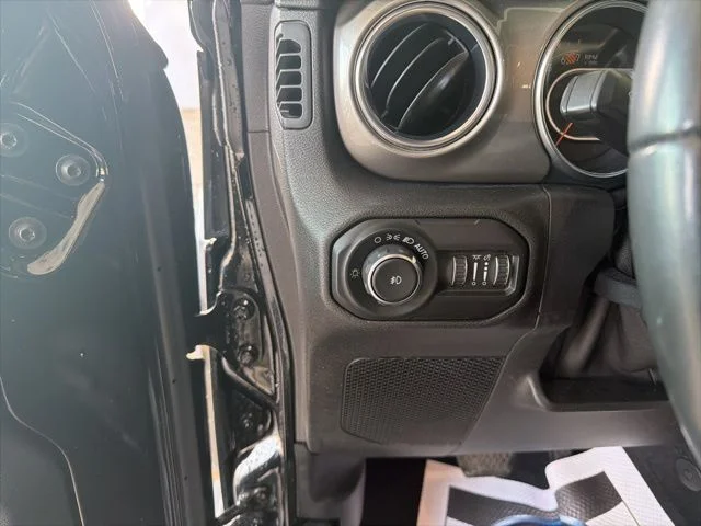 Used 2019 Black Jeep Unlimited Sahara image 11