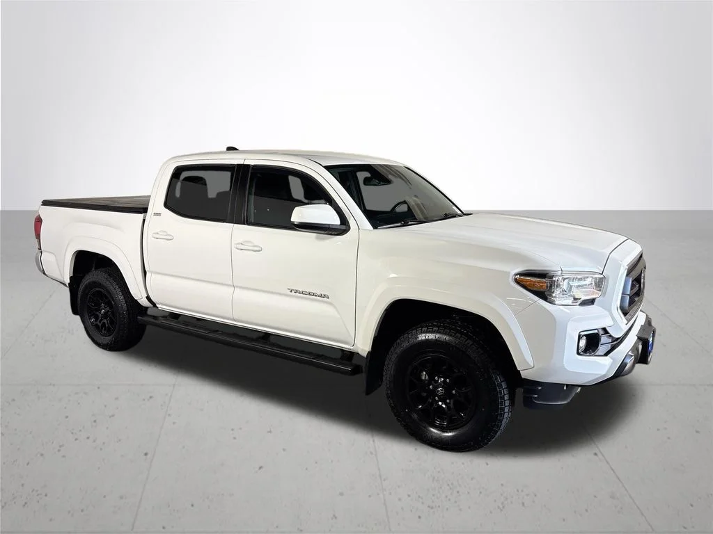 Used 2020 White Toyota SR5 image 4