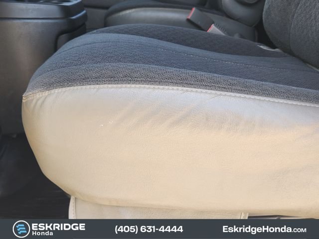 Used 2022 White GMC Work Van image 25