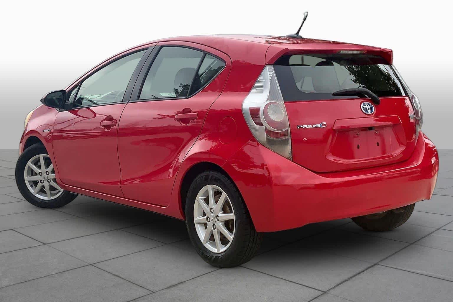 Used 2013 Absolutely Red Toyota Three image 11