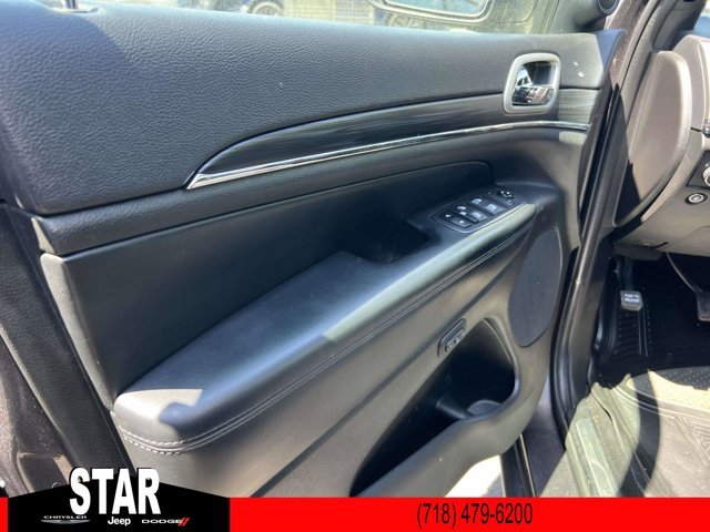 Used 2021 Granite Crystal Metallic Clearcoat Jeep Limited image 17