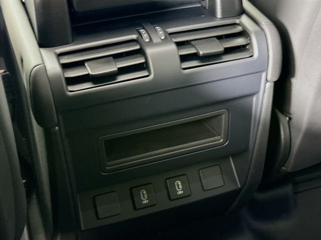 New 2026 Fuji White Land Rover X-Dynamic SE image 27