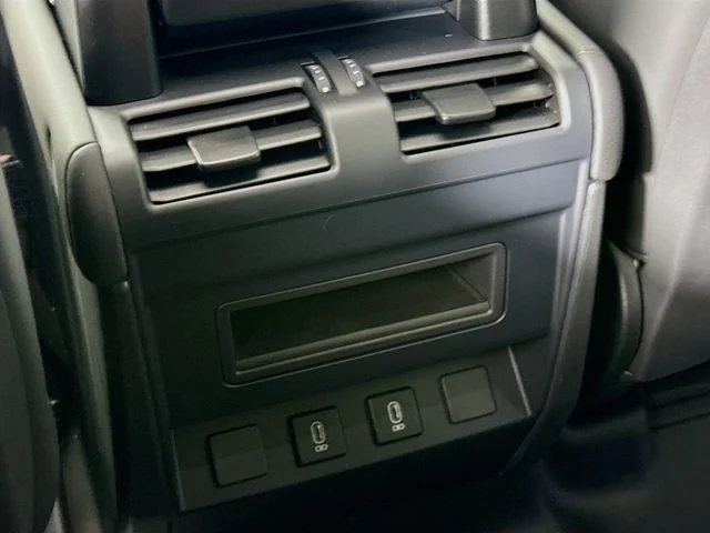 New 2026 Fuji White Land Rover X-Dynamic SE image 27