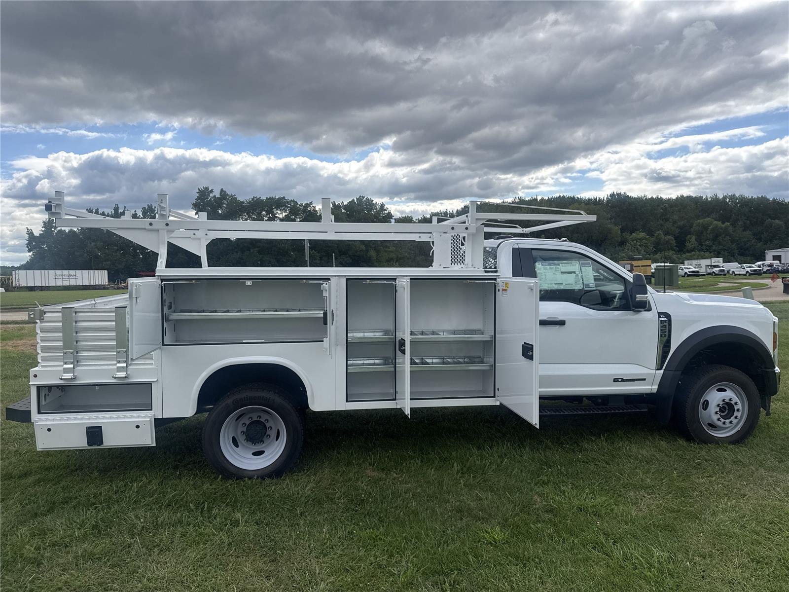 2025 Ford F-450 Super Duty Chassis Cab XL - Photo 8