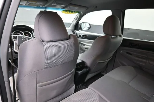 Used 2015 White Toyota Base image 16
