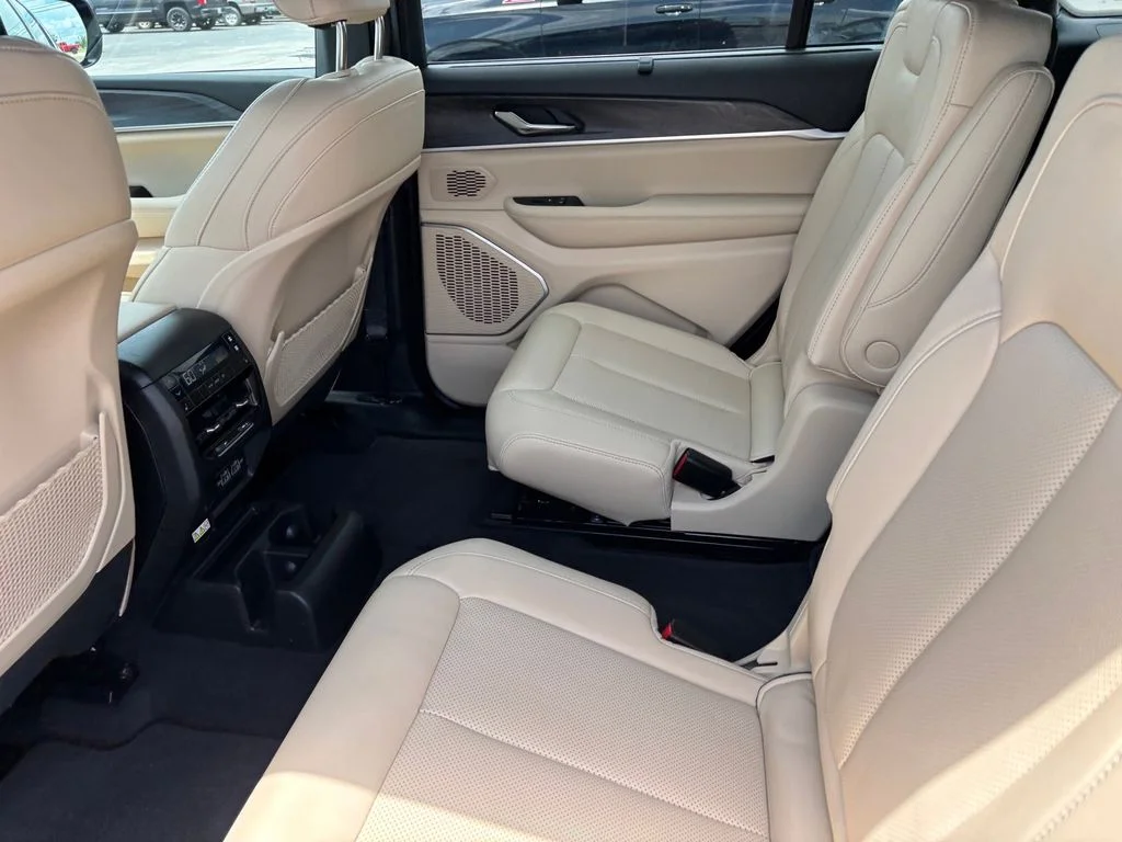 Used 2025 Gray Jeep Limited image 30