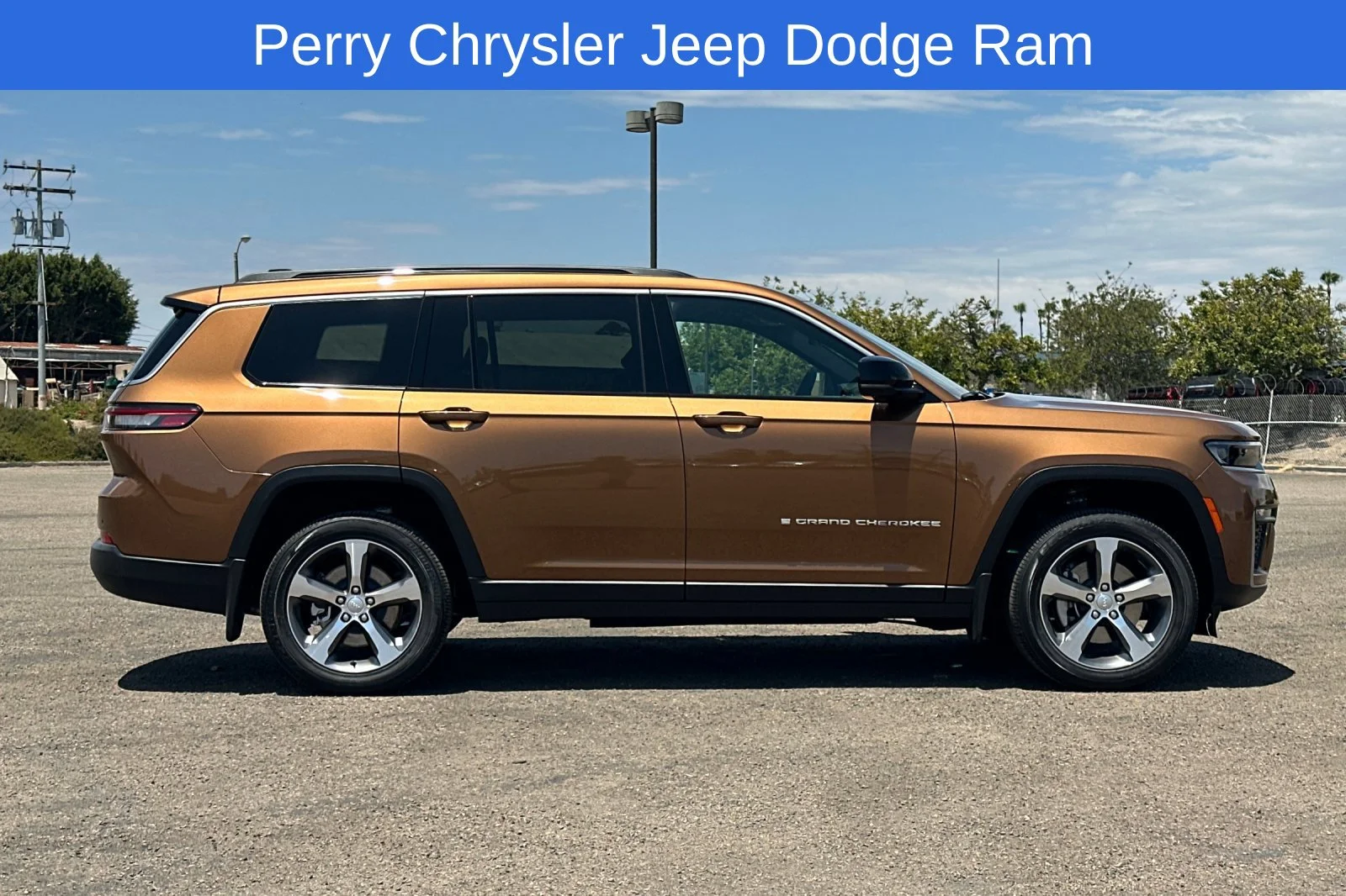 New 2026 Copper Shino Metallic Clear-Coat Exterior Paint Jeep Limited image 2