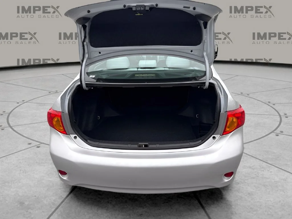 Used 2010 Silver Toyota LE image 22