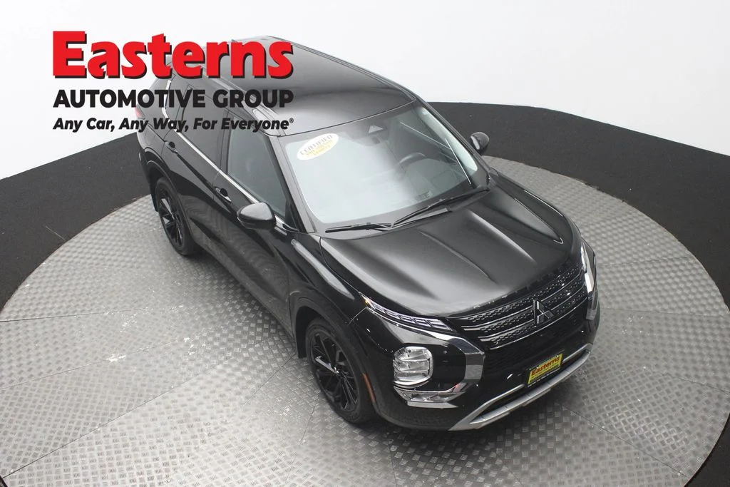 Used 2024 Black Mitsubishi SE image 3