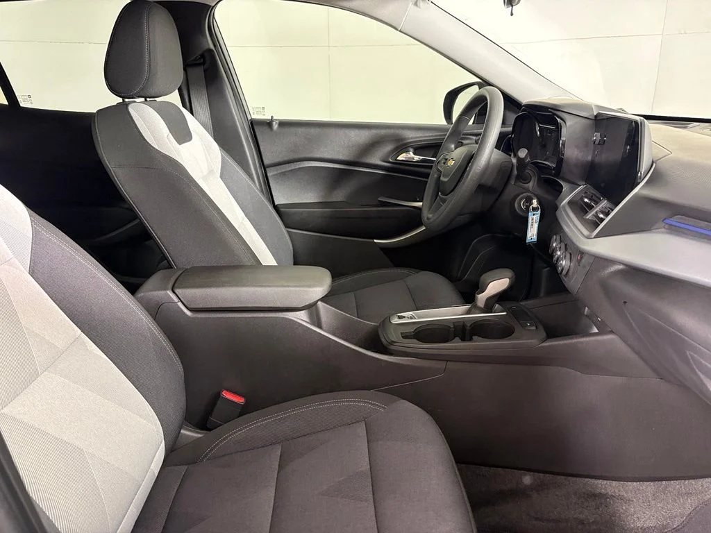 Used 2025 Gray Chevrolet LS image 17