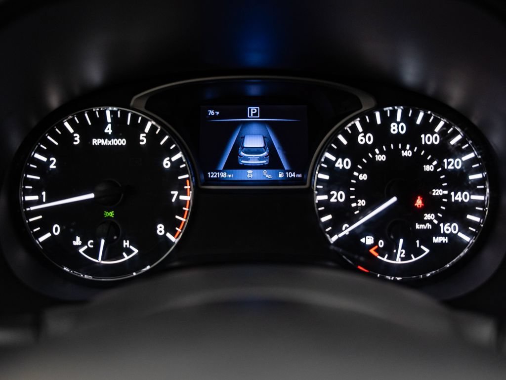 Used 2018 Caspian Blue Nissan SL image 31