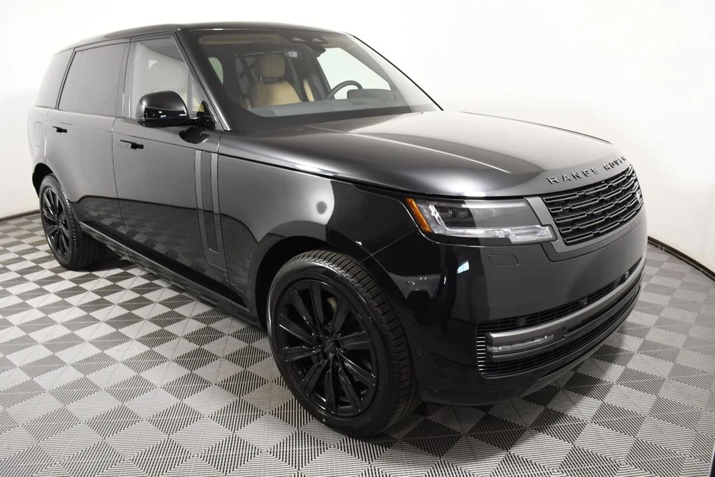 New 2026 Santorini Blk Land Rover SE image 8