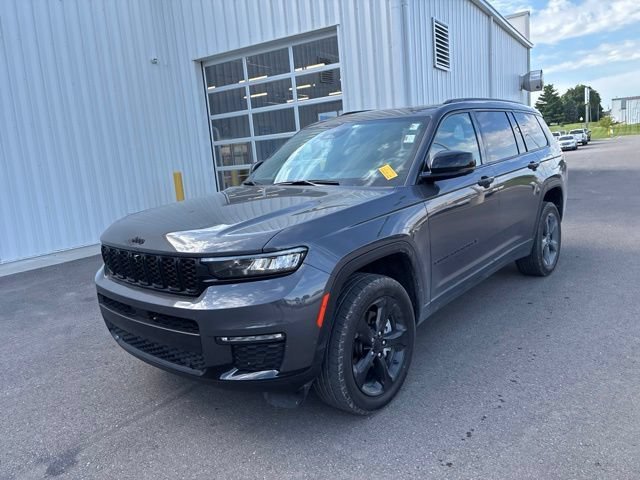 Used 2024 Gray Jeep Limited 4x4 image 3