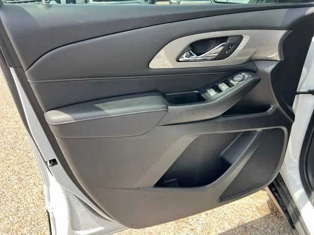 Used 2023 Summit White Chevrolet LT Cloth image 12