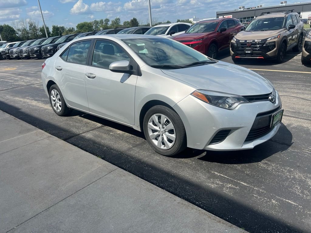Used 2015 Classic Silver Metallic Toyota LE image 11