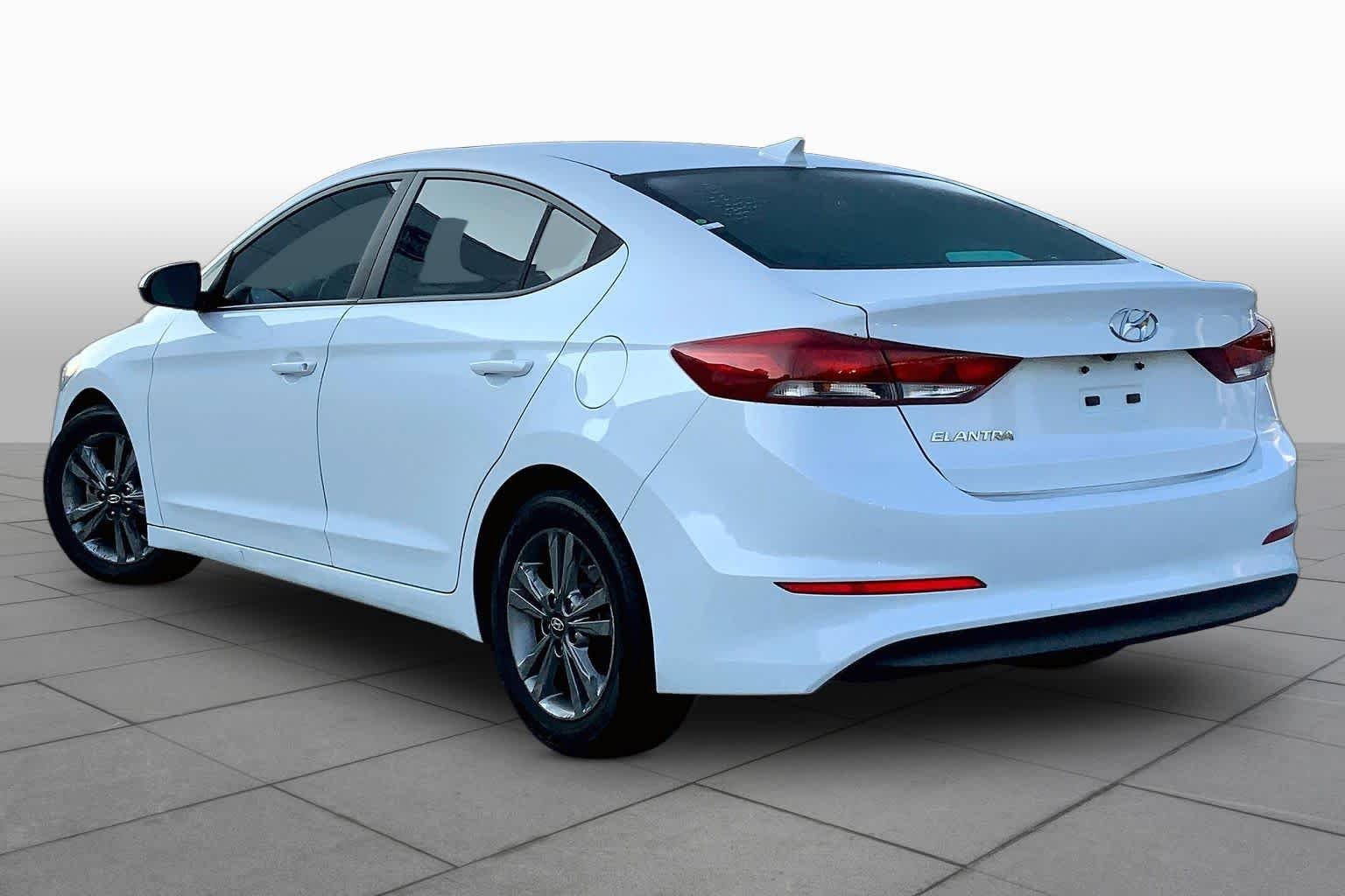 Used 2018 Quartz White Pearl Hyundai SEL image 11