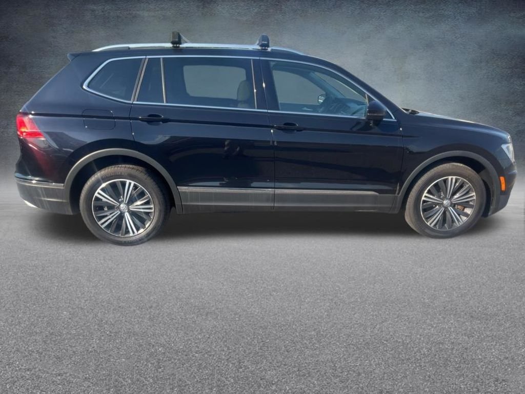 Used 2018 Black Volkswagen 2.0T SEL image 7