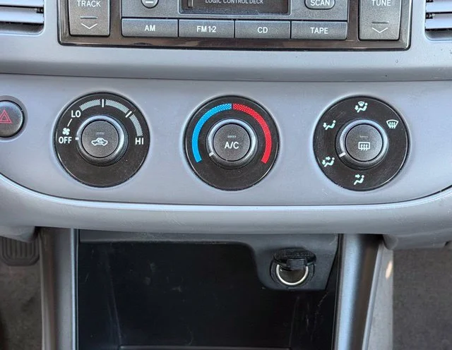 Used 2004 Silver Toyota LE image 22