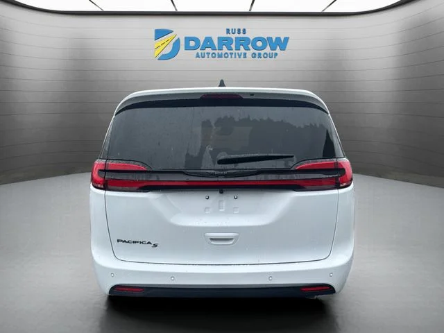 New 2026 Bright White Clear-Coat Exterior Paint Chrysler Select image 4