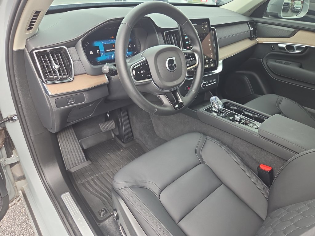 Used 2025  Volvo Plus image 12