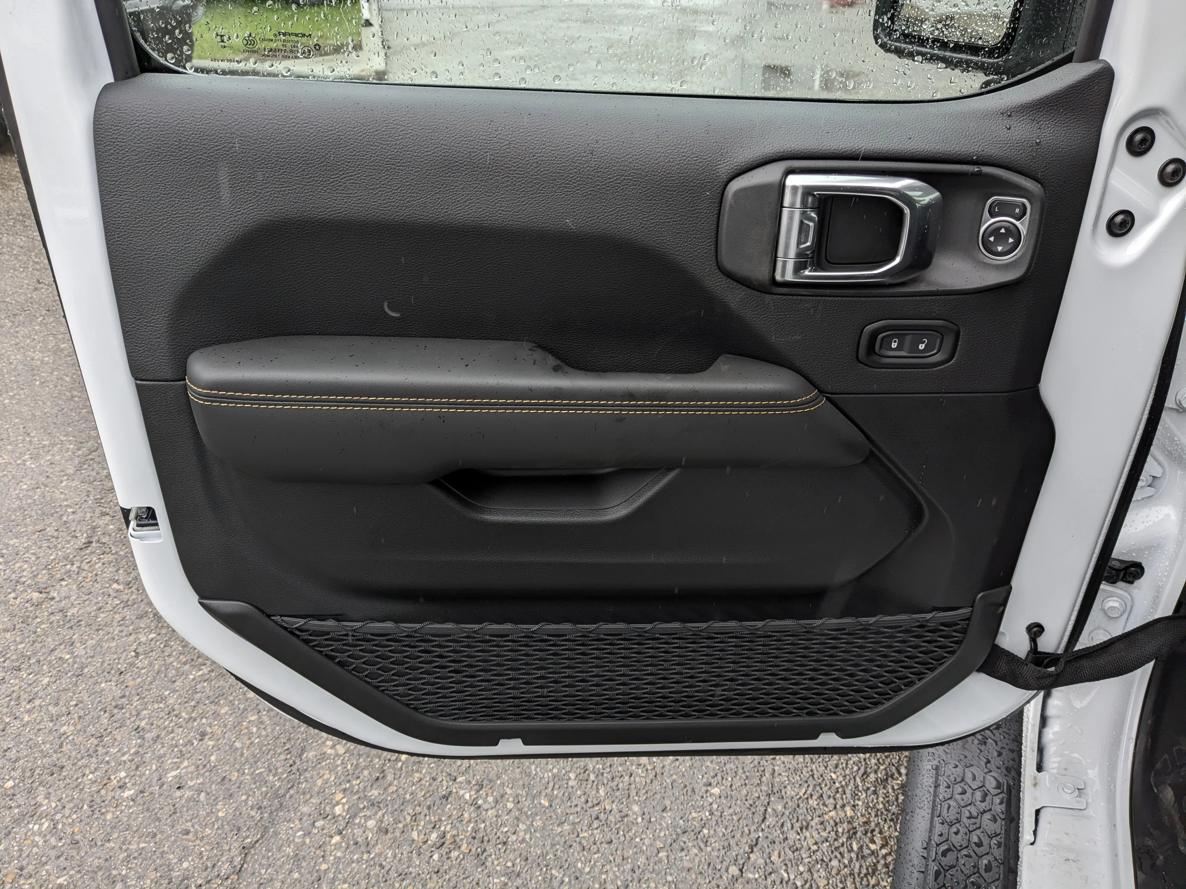New 2025 White Jeep Sahara - - McKinley Leather Seats - Technology Grp - Safety Grp - Alpine Prem Audio & Tons More! image 11