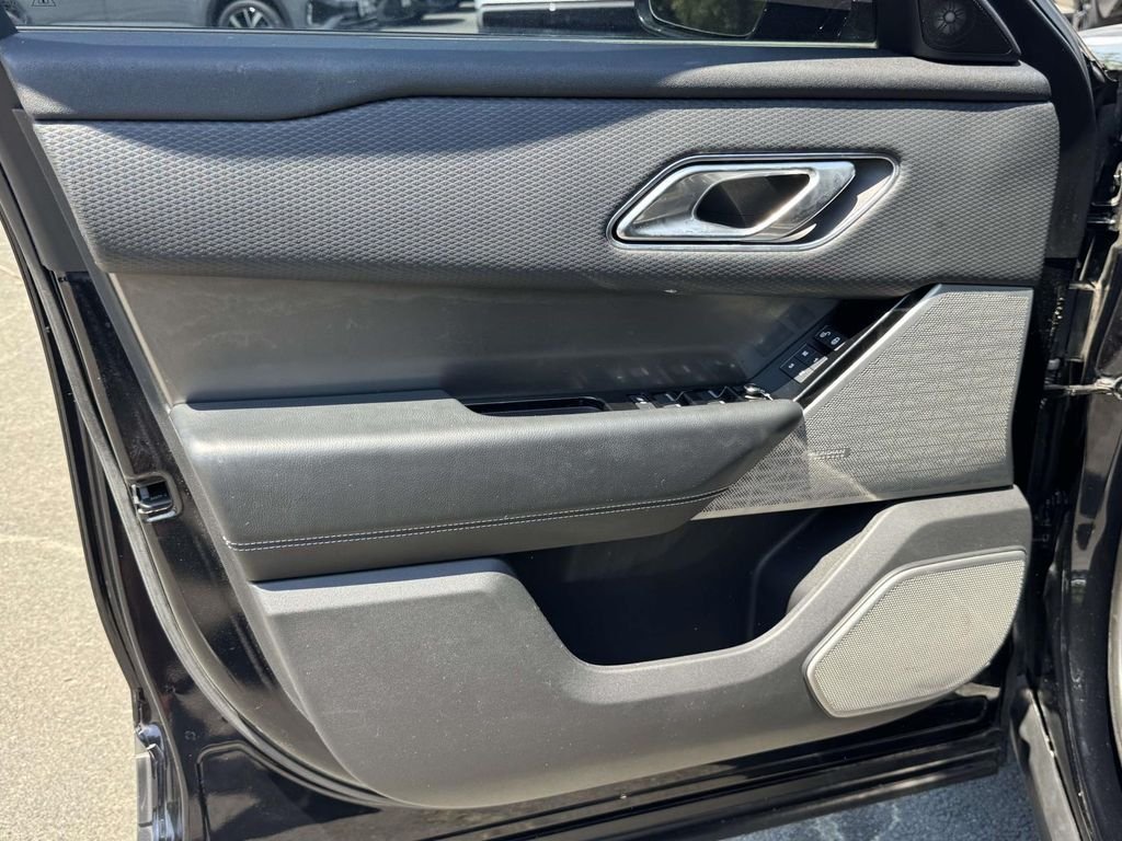 Used 2018  Land Rover S image 26