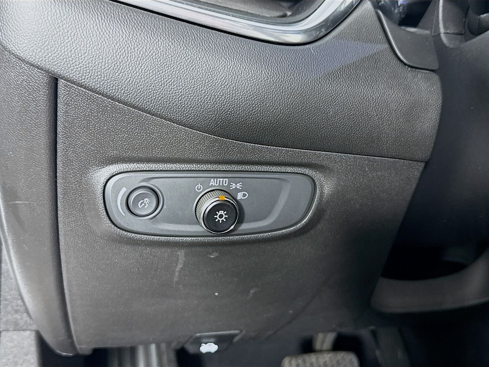 Used 2022 Summit White Chevrolet LT image 11