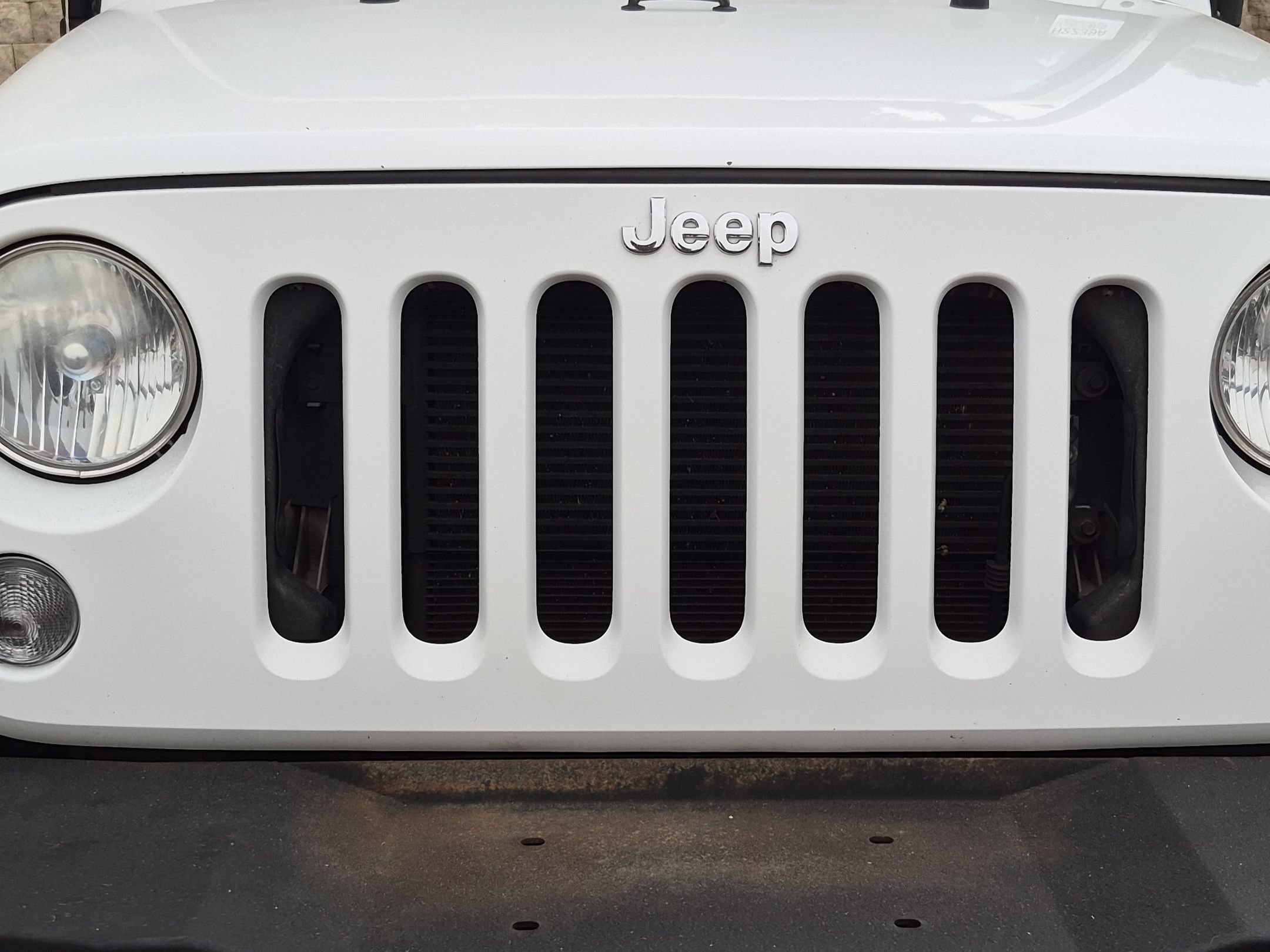 Used 2015 Bright White Clearcoat Jeep Sport image 9