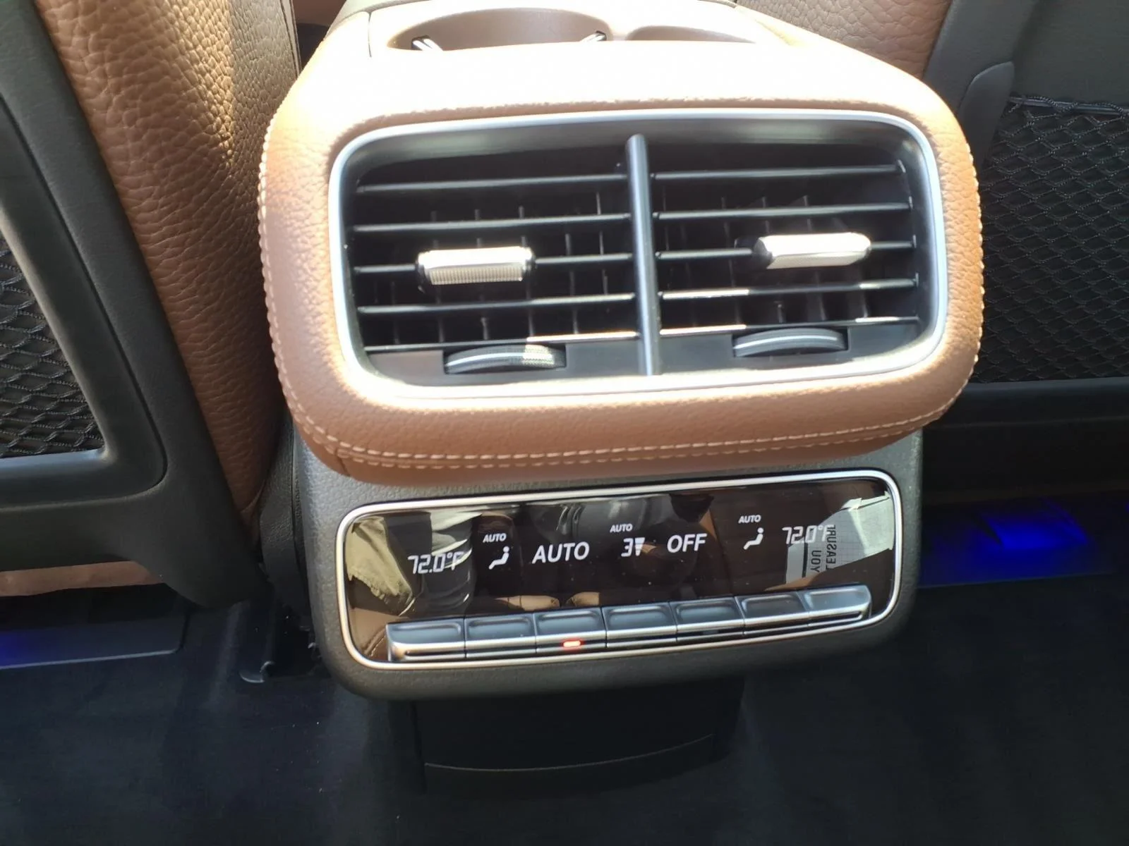 New 2026 MANUFAKTUR Ireland Mid Green Metallic Mercedes-Benz GLS 450 image 17