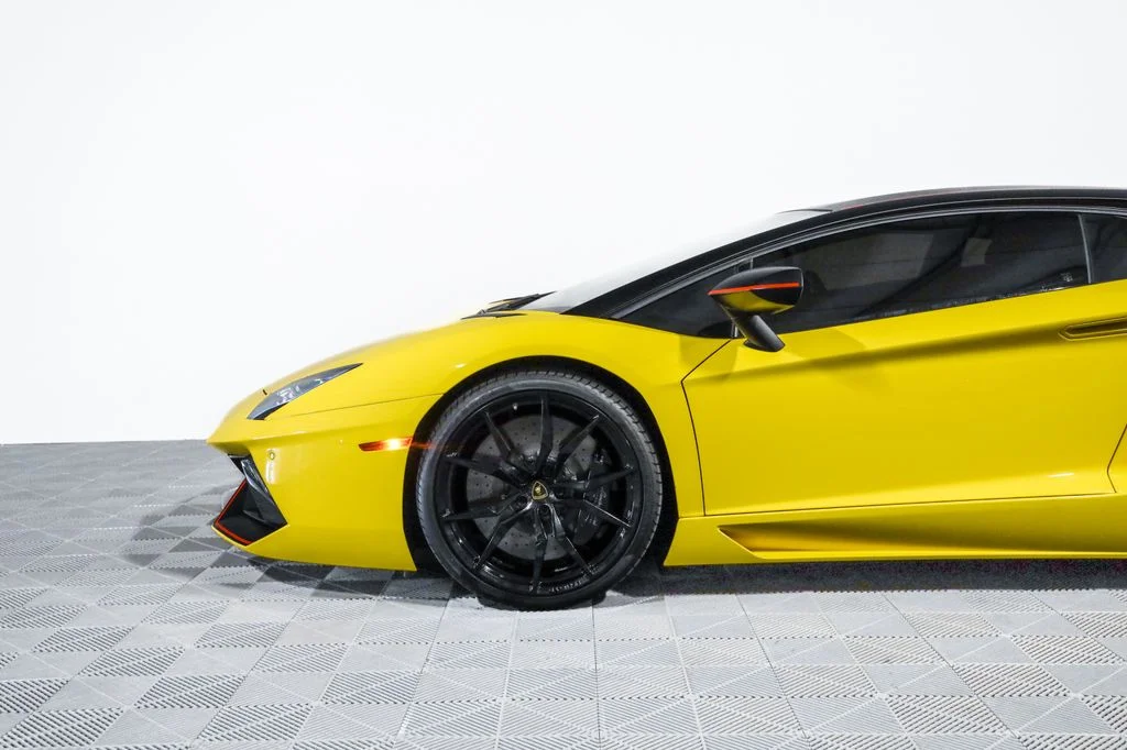 Used 2016 Yellow Lamborghini LP700-4 image 17